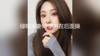 全景偷拍牛仔裤大长腿小美女 憋了好久尿的很急