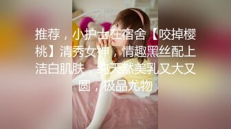 男扮女装潜入澡堂更衣室偷窥众多美女少妇