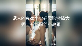 气质苗条美女贫乳黑丝大长腿，脱掉内裤多骚穴，近距离特写