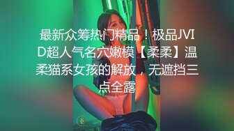 外表清纯短发18学生妹为赚钱拍摄，娇小身材无毛嫩穴，抱在身上扣穴，活力十足操起了带劲【MP4/223MB】