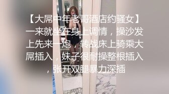 服务区车震 动作太大 车如似摇摇床 淫声震天 射精她一屁股