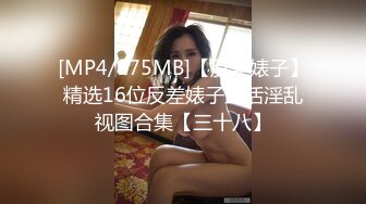 商场女厕全景偷拍珠宝专柜黑丝美女职员的极品鲍鱼