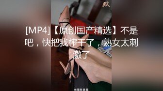 漂亮人妻 皮肤白皙 在家撅着大白屁屁被大洋吊 无套输出 操了小穴再爆菊花 屁眼大开口都合不拢了 内射