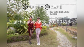 两个渣女小萝莉全程露脸发情了，道具玩着骚穴还得拉着小哥让她揉奶子，舔闺蜜奶头让小哥吃奶，各种抽插爆草