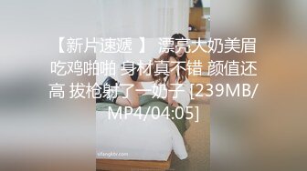 两个骚逼摸着一个鸡巴还说不会口交，全程露脸互动狼友撩骚，颜值不错大奶粉逼淫声荡语互动撩骚，揉奶玩逼