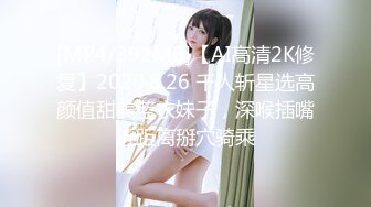 小声点，有人！刺激大白天路边草丛里双飞老婆和爆乳小姨子，露脸