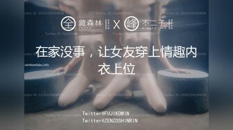 商场女厕全景偷拍熟女少妇 一直盯着摄像头 难道被发现了？