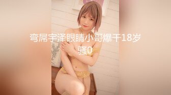 [MP4]红裙眼镜熟女 扣穴吸吮奶子 穿上情趣肚兜 翘大屁股舔屌