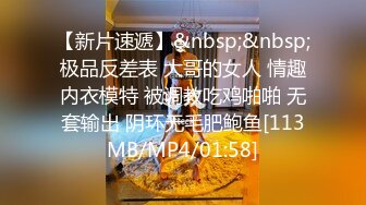 《极品CP魔手外购》色胆包天坑神潜入某公司女厕独占坑位隔板缝中实拍超多美女小姐姐方便，脸逼同步前后拍太顶了 (8)