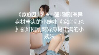 两个女的抢着吃鸡巴