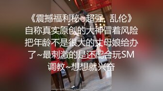 约高颜值妹子到酒店柔柔气质搂在怀里坐沙发上享受