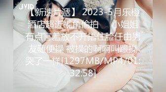 海角母子乱伦大神妈妈的丰乳肥臀 买了一件特别性感的情趣丝袜给老妈内射老妈之后把精液都送到老妈