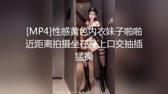 私房十二月最新流出隔墙有眼原创厕拍 肉丝瑜伽裤美女眼神能杀人[上] (1)