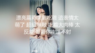 大奶熟女人妻吃鸡啪啪 身材丰腴皮肤白皙 在地上摇摆着大屁屁想要了 被后入无套输出