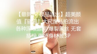 《魔手外购秘极品CP》厕拍达人潜伏女厕独占坑位隔板缝逼脸同框现场实拍多位小姐姐方便，极品肉丝美腿高颜美女擦逼的动作都好看 (3)