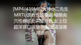 窝在被窝里就是一顿啪，纯情女友露脸被操，叫声还蛮仙的不骚，最后做个负责任的男友，拔出来射在肚子上！