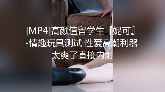 洗浴中心内部员工偷拍 几个白白嫩嫩的美女洗澡泡汤