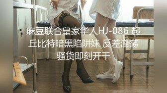 科技楼蹲守深蓝色套裙小美女窄小的逼洞被夹一下