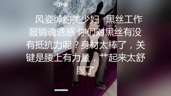 美少妇露脸光屁屁去理发店吹头发