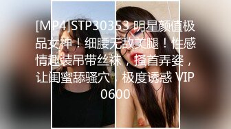 [MP4/ 1.52G] 几个风骚小妹一起伺候小哥哥，性感娇嫩的小身体，三个小妹一起扒光小哥舔乳头玩鸡巴