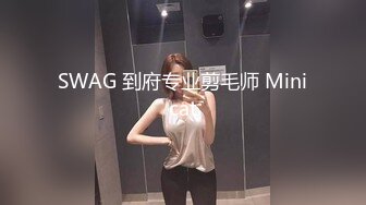 露脸的黑丝小少妇展示逼逼绝活，吸烟吹避孕套，吹的像气球那么大好惊人，坐插大鸡巴抽插浪叫，精彩不要错过