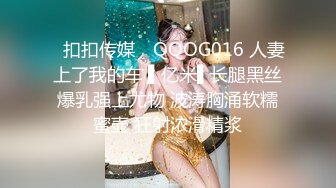 [MP4/ 1.58G] 丝袜女仆情趣装颜值不错很嫩小少妇激情3P，伺候两个小哥哥主动上位抽插嘴里还叼着大鸡巴