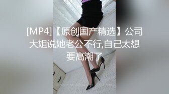 [MP4/ 2.45G]&nbsp;&nbsp;丝袜制服露脸骚逼两姐妹让大哥玩双飞，给两个骚货舔逼深喉交爆草骚穴舔脚，后入轮草爆菊花，浪叫呻吟不止