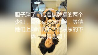 36d潘金莲 岔开大腿，露出大鲍鱼让男跑友给v他舔逼，大屌后入操逼，大奶子乱颤