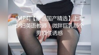 办公楼女厕全景偷拍斑马裙美女的小嫩鲍