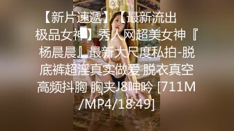 [MP4/ 927M]&nbsp;&nbsp; 穿着粉红色小碎花的气质美少妇和炮友啪啪操逼做爱，一顿爆操之下白浆四溅，电话之下更加刺激