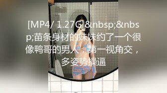 去野外烧烤，把少妇拉进车里，车震狂欢