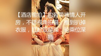 睡衣单腿黑丝极品女神下海，细长美腿夹着振动棒足交，掰穴特写超粉嫩