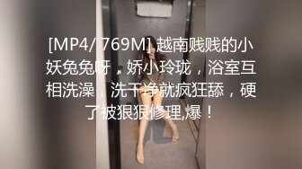 网红女神伊娃剧情与小哥玩扑克输了脱衣服受不了极品八字大奶直接在地板上啪啪