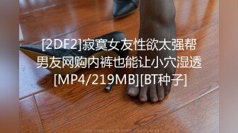 八块腹肌勾引健身教练到家里指导,和室友联合被教练轮操开火车3P,八块腹肌前后都爽歪歪