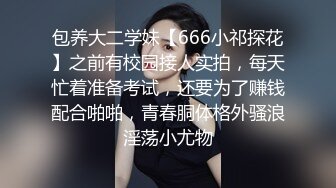 最新全景厕拍美女不知为什么开口笑 露出一口整齐洁白的牙