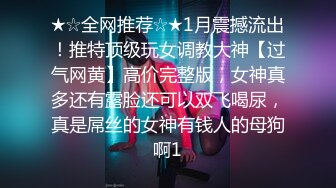 厕所妹子尿完用手插无毛粉鲍鱼