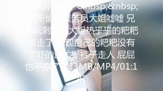 南京小美人儿Ts小甜心：和贱狗一起去了男厕所，蹲着吃女王的鸡巴，还说女王的鸡巴香香滴！