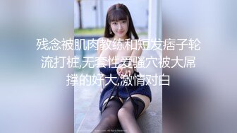 浅色线衣黑紧身裤美女肥美的馒头穴 细细长长的逼缝