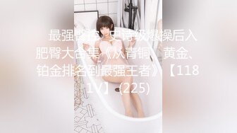 版野狼偷拍全景71期❤️用嘴叼着纸巾的小妹鲍鱼好肥美