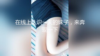 眼镜御姐范美少妇大战双男还着伺候，前后夹击性爱大战