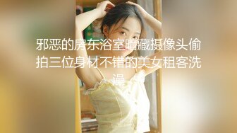 调皮儿子洗手间暗藏摄像头偷窥48岁的无毛B妈妈洗澡4妈妈露脸了