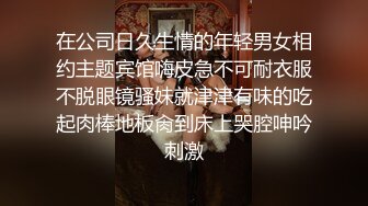 2020.6.28，互联网卖淫，【帝都鸡头直播带货】，小淫窝陈列一排00后，脱光任君挑选，鸡头亲自验货，劲爆刺激