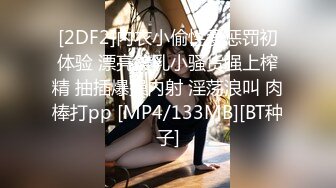 吊带包臀裙长腿少妇 镜头前揉屁股摩擦 翘起屁股特写摸穴 后入猛操沙发上骑乘抽插