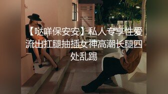 《最新流出福利》青春无敌推特在校大学生眼镜骚妹【小呼噜】私拍~裸舞一字马肥厚鲍鱼紫薇潮喷在宿舍也不怕被撞见 (1)